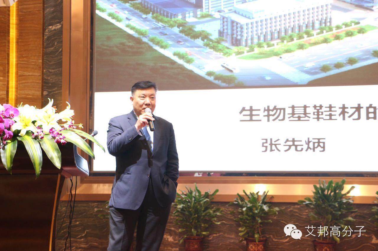 晉江鞋材會議：女中豪杰！一口飲一瓶傲視群雄（視頻）！