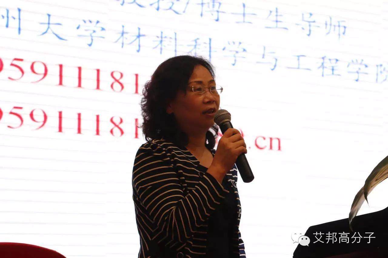 晉江鞋材會議：女中豪杰！一口飲一瓶傲視群雄（視頻）！