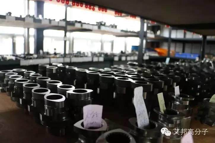 【視頻】工藝的秘密——同向雙螺桿混煉過程