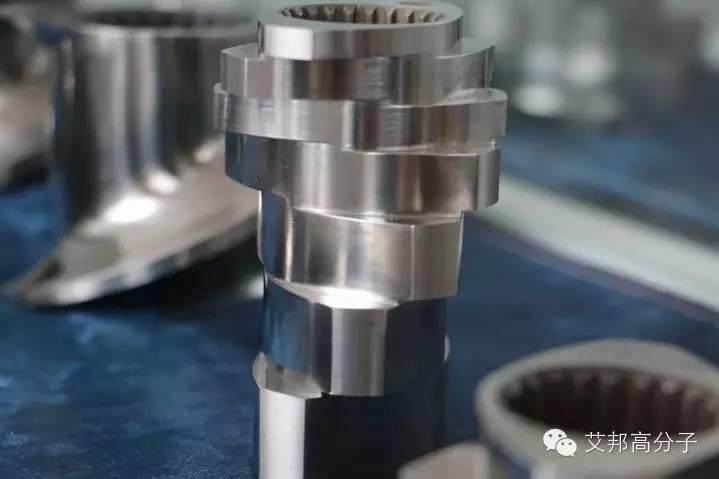 【視頻】工藝的秘密——同向雙螺桿混煉過程