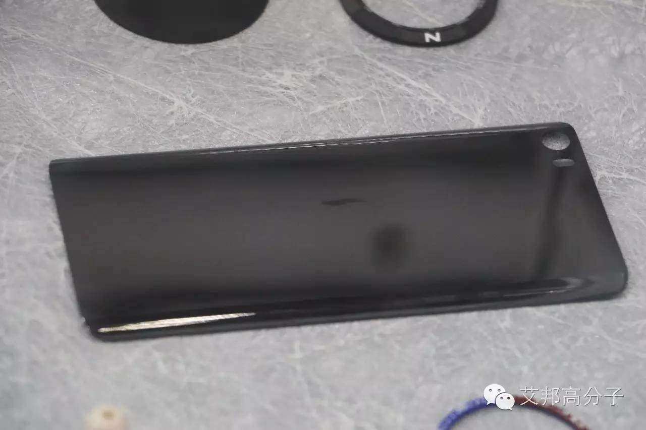 圖說觸屏展：伯恩光學、潮州三環等紛紛展出3D玻璃、3D陶瓷產品，手機后蓋能否迎來變革？