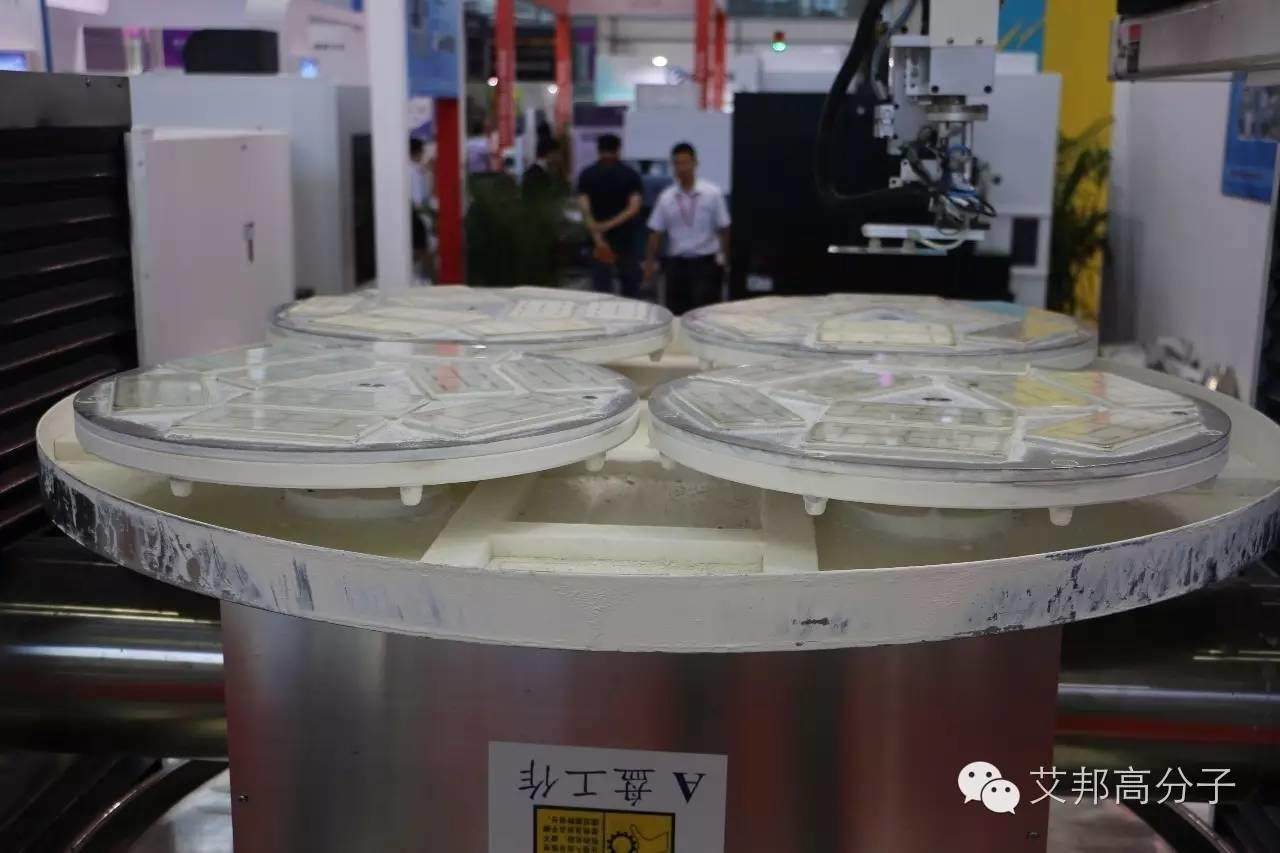 圖說觸屏展：伯恩光學、潮州三環等紛紛展出3D玻璃、3D陶瓷產品，手機后蓋能否迎來變革？