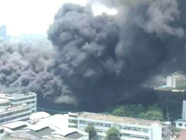 警钟长鸣！东莞厚街一塑料电子厂突发大火