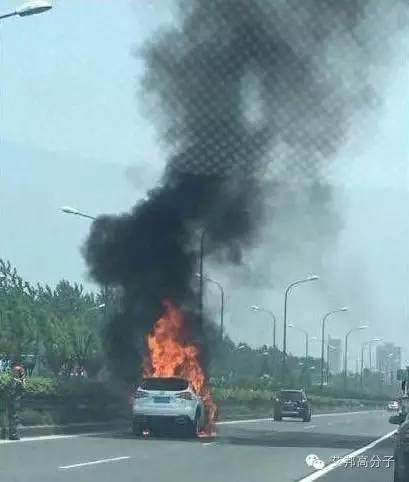 [事故頻發]上海又出現一起新能源汽車起火燃燒事件！