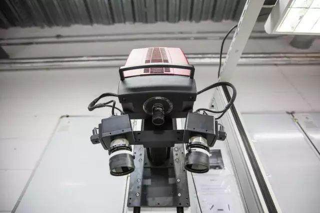 探秘：全球最奢華手機制造工廠
