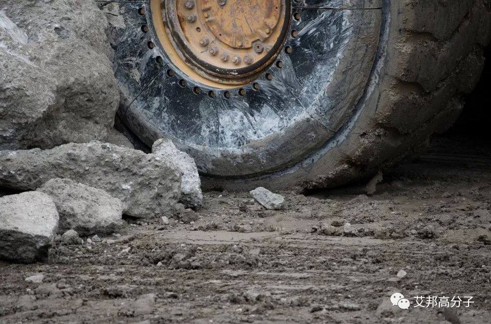 聚氨酯用于工业轮胎，最大限度降低磨损和扎破的成本