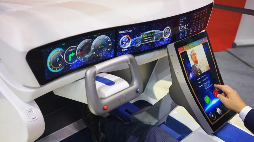 智能座舱交互窗口：车载显示屏的11点品质需求