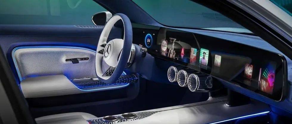 汽车仪表：从机械表盘到组合仪表、裸眼3D，未来会是AR HUD吗？