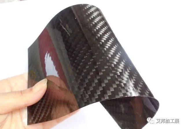 碳纖維那么優秀，為何筆記本主流還是金屬材質？