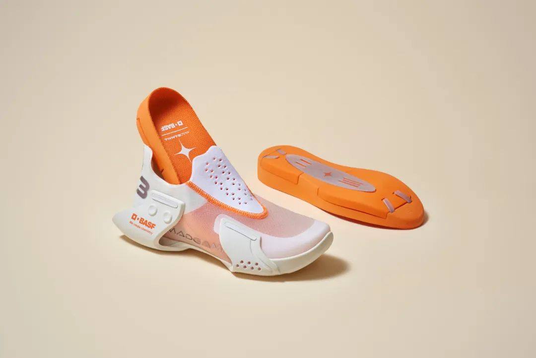 首款完全由巴斯夫可持续材料制成的概念鞋，与设计公司 Maddy Plant 共同打造