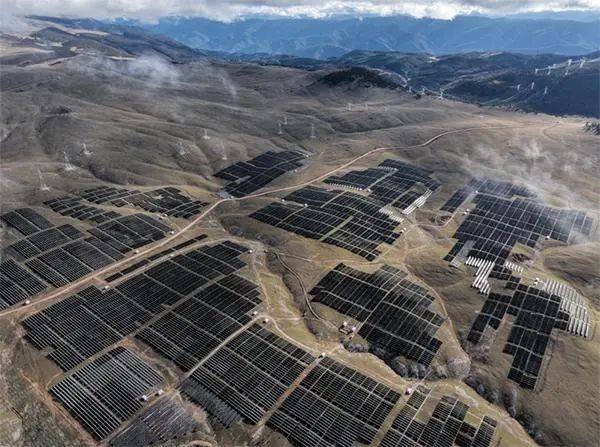 全球首个超高海拔光伏实证实验基地在四川投产 全球首个超高海拔光伏实证实验基地在四川投产