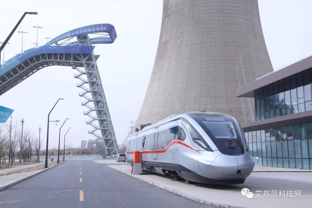 两款氢能源铰接轻轨车亮相北京,可实现零碳排放 两款氢能源铰接轻轨车亮相北京,可实现零碳排放