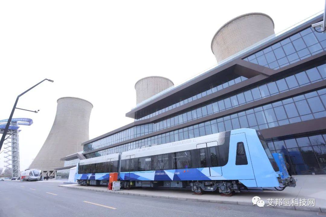 两款氢能源铰接轻轨车亮相北京,可实现零碳排放 两款氢能源铰接轻轨车亮相北京,可实现零碳排放