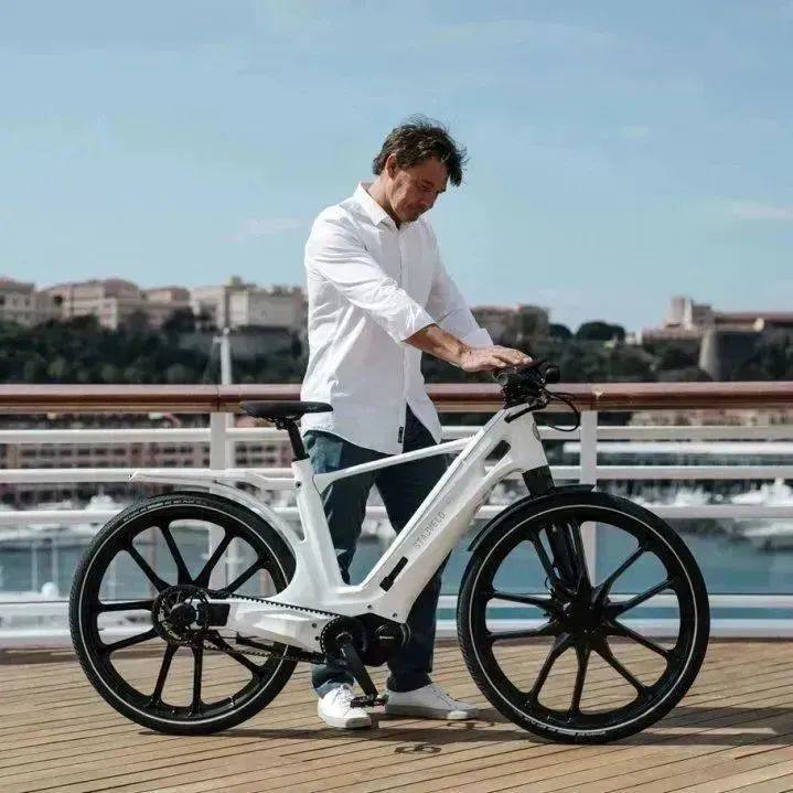 索尔维长纤维热塑性材料打造全球首款全塑料电动自行车