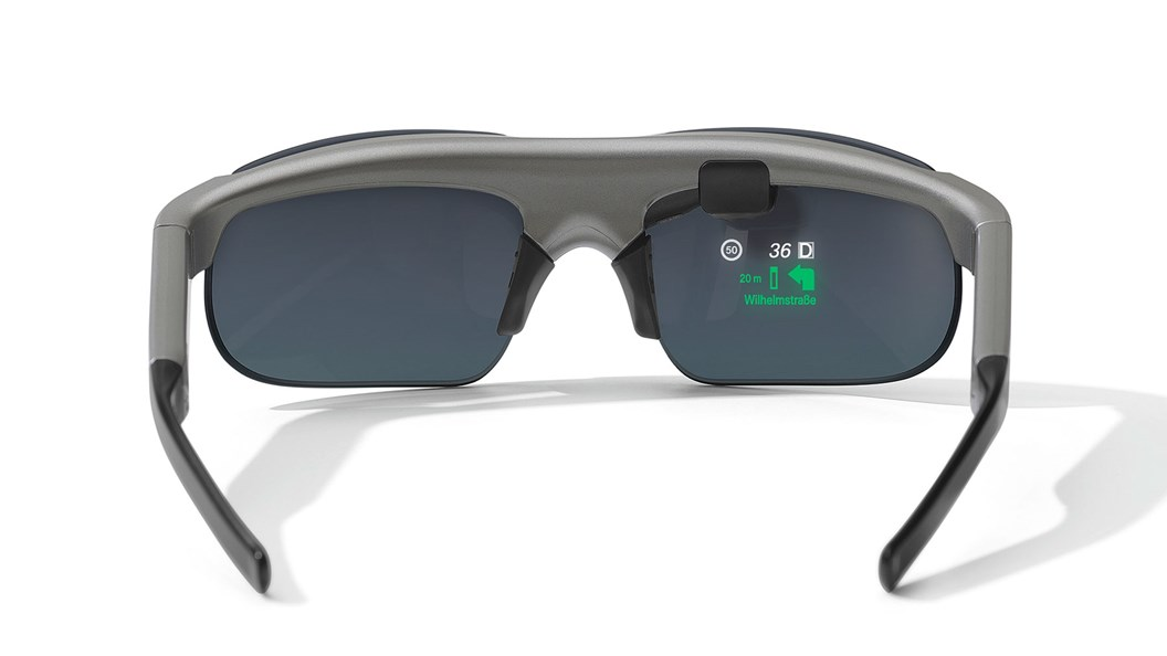 宝马推出摩托车智能眼镜 Connected Ride，可显示导航、速度等信息