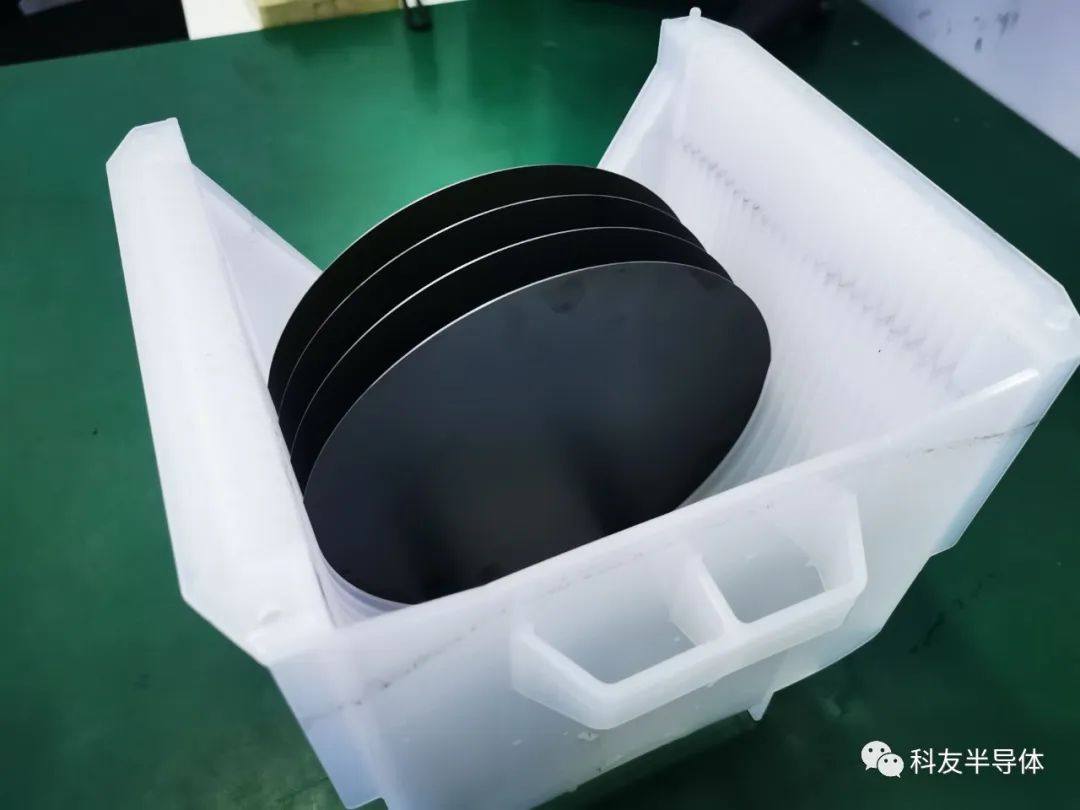 科友半導體自產首批8英寸碳化硅襯底下線